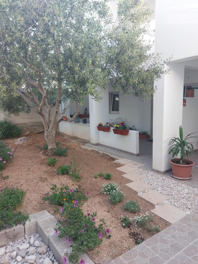Apartments Slavica Bol Luaran gambar