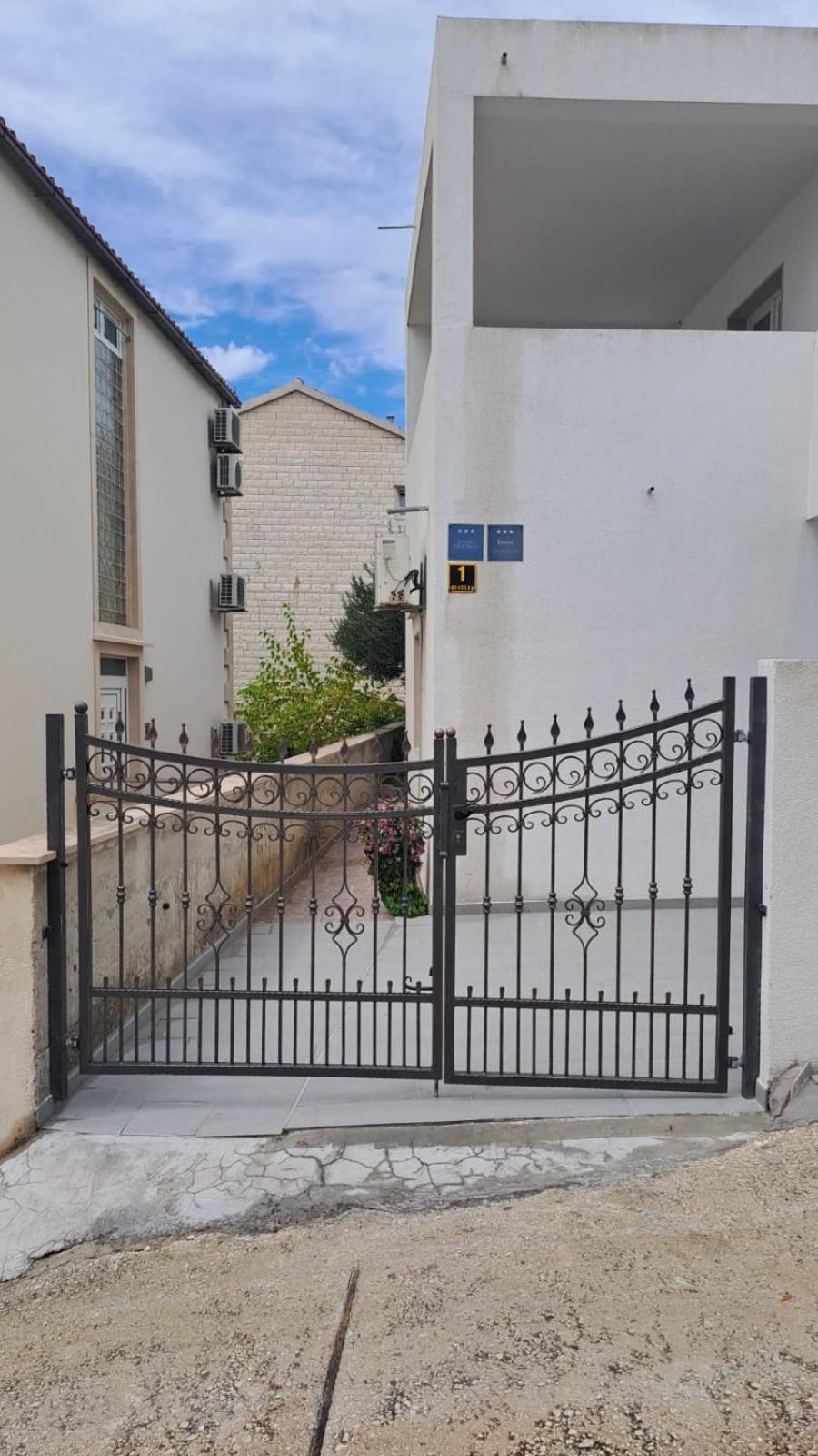 Apartments Slavica Bol Luaran gambar