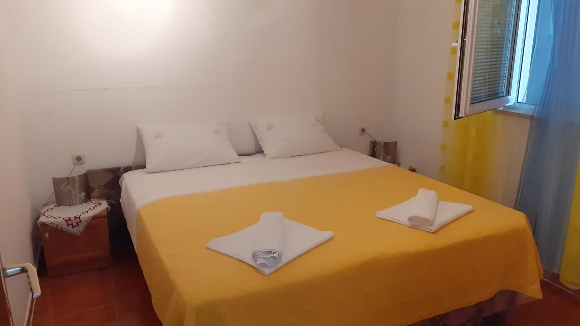 Apartments Slavica Bol Bilik gambar