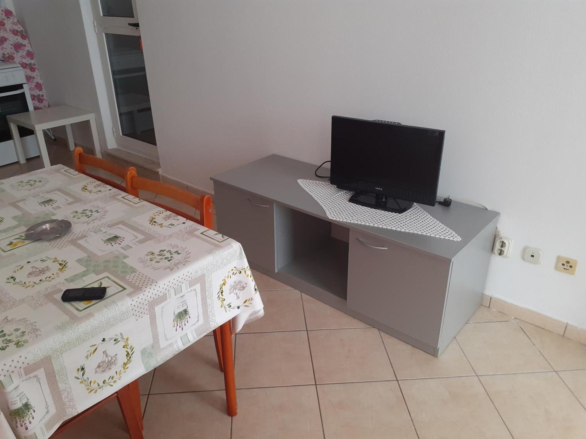 Apartments Slavica Bol Bilik gambar
